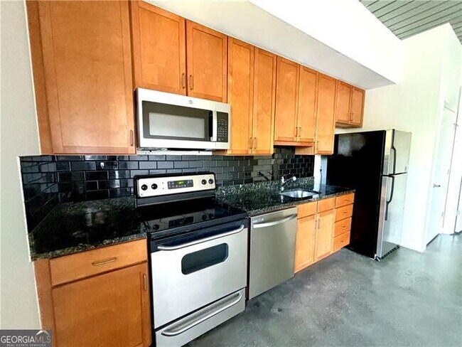 Building Photo - 620 Glen Iris Dr NE