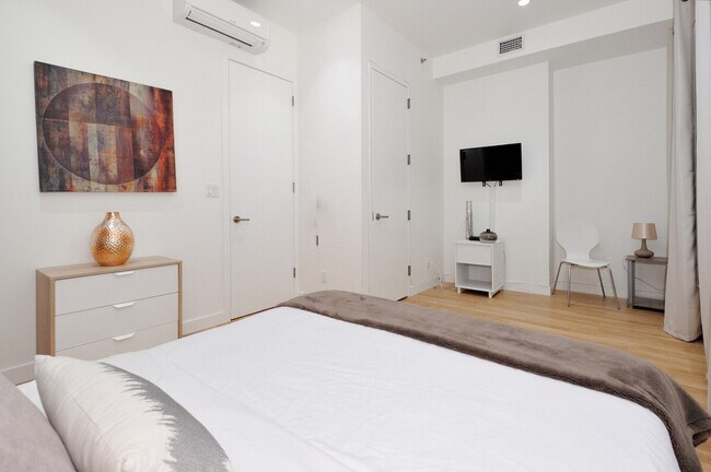 Foto del edificio - 353 W 46th St