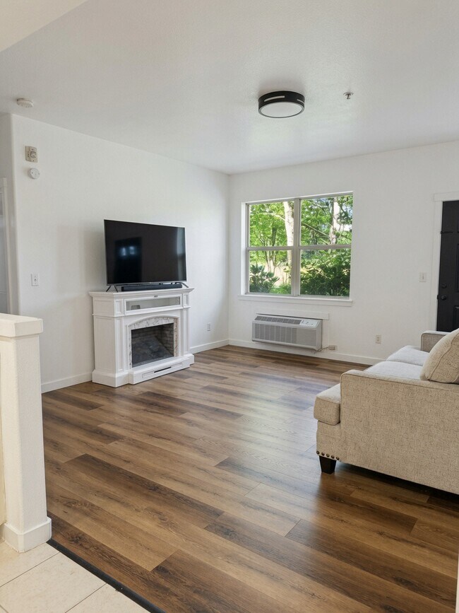 Foto del edificio - 774 NE Adwick Dr