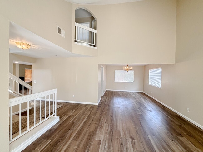 Building Photo - 39360 Longhorn Ct
