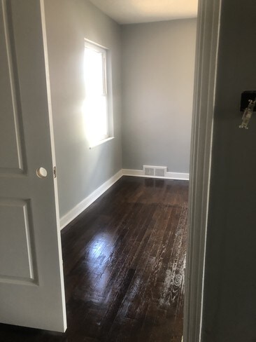 Bedroom #1 with new ceiling fan - 254 Academy Ave