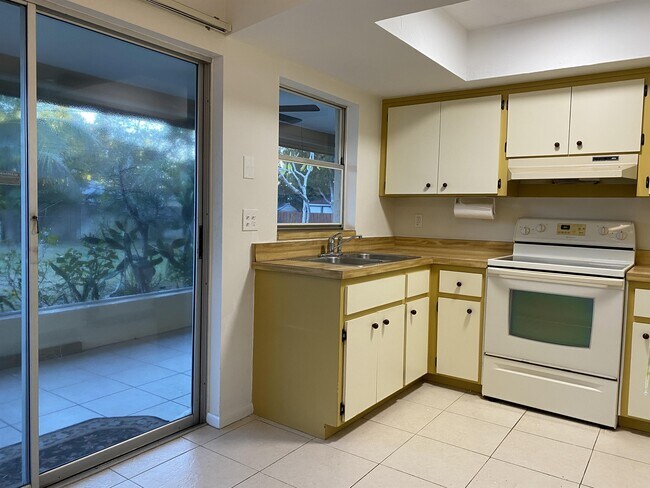 Foto del edificio - 668 98th Ave N