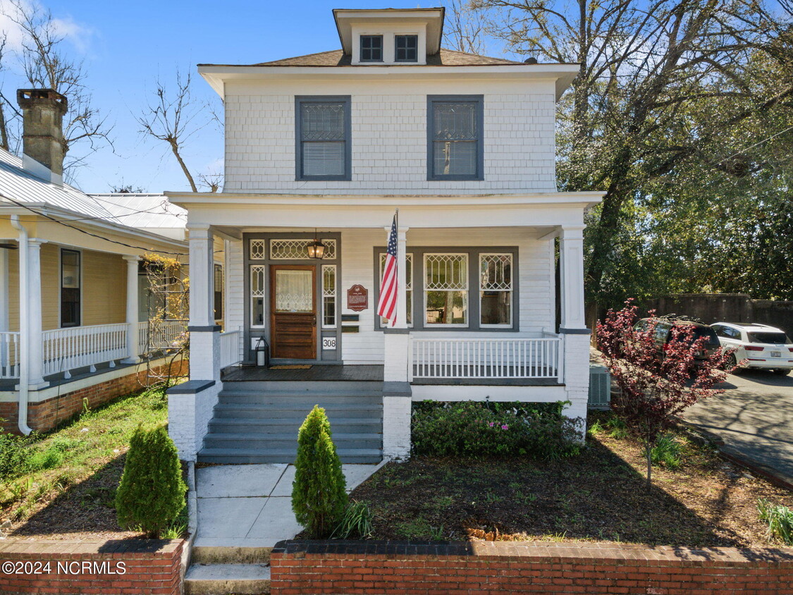 Primary Photo - 308 Dock St