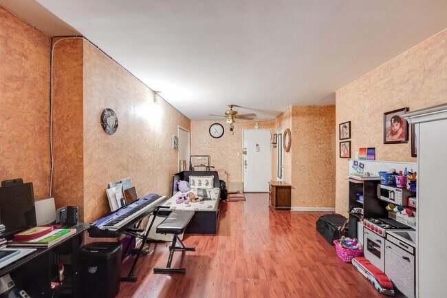 Foto del edificio - 225 ST PAULS Ave