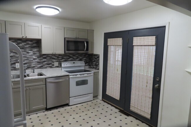 Foto del edificio - 4500 Keeler Dr