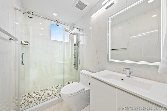 Building Photo - 2070 N Ocean Blvd