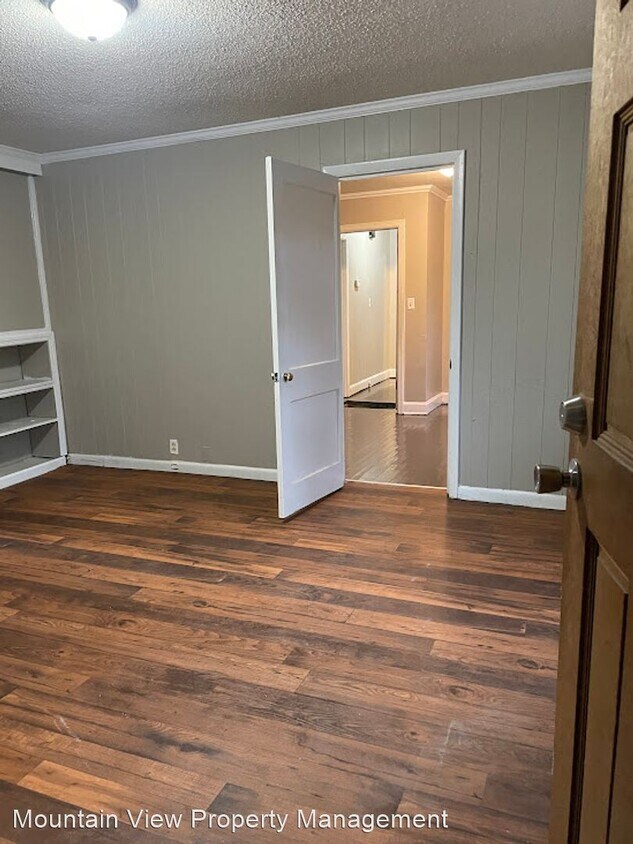 Primary Photo - 4 br, 1 bath House - 1613 Roanoke Ave