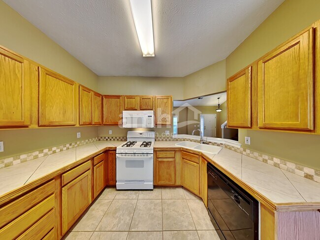 Building Photo - 2766 Lake Park Rdg E