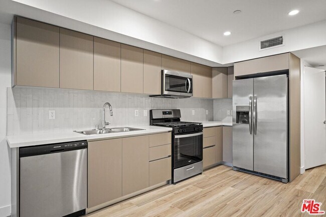 Foto del edificio - 10405 Louisiana Ave