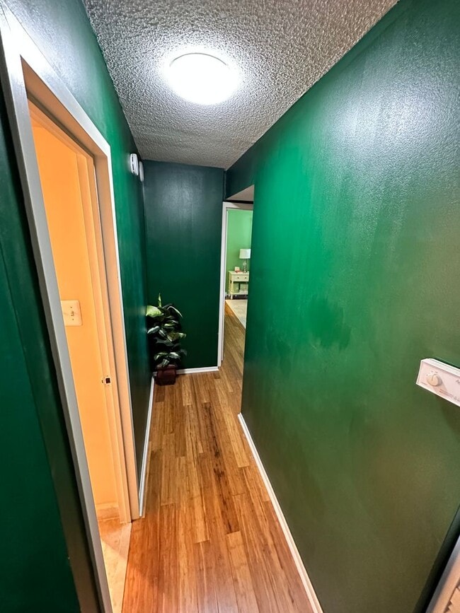 Building Photo - Stunning 2-bedroom, 2-bathroom condo. Span...