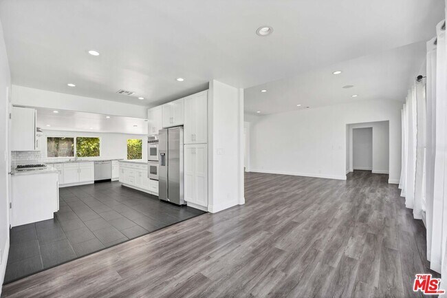 Building Photo - 23046 Leonora Dr