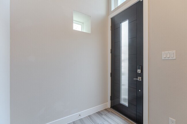 Foto del edificio - 5811 Petty St