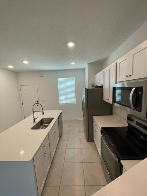 Foto del edificio - 236 Elmhurst Ln