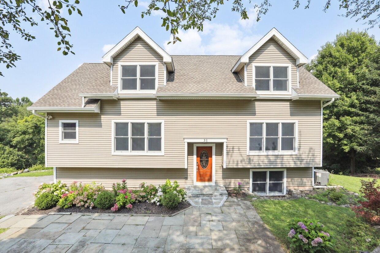 Primary Photo - 31 Eastview Dr