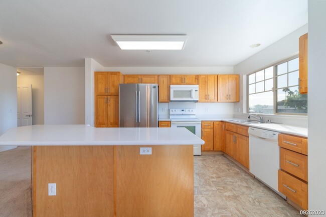 Building Photo - Newly Renovated 3br/2ba/2pkg in Nohona at ...