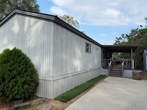 Building Photo - 2149 Applewood Dr