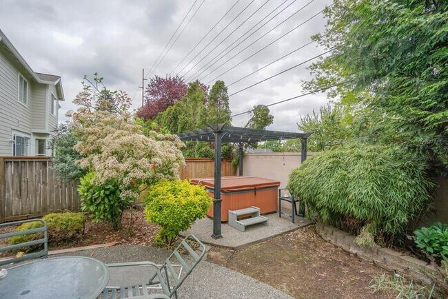 Foto del edificio - BEAUTIFUL FOUR BEDROOM HOME IN EAST COUNTY