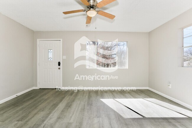 Building Photo - 1001 King St