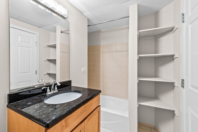 Building Photo - 4875 S Monaco St