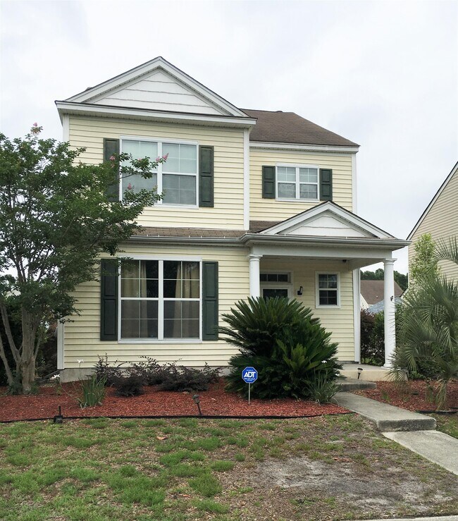 Building Photo - 10 Bushwood Dr