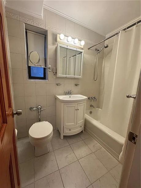 Foto del edificio - 7261 Shore Rd