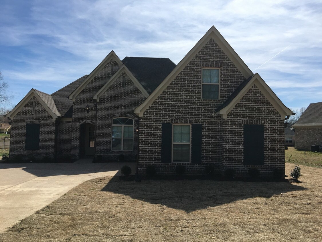 Foto principal - 6919 Hamilton Circle N.