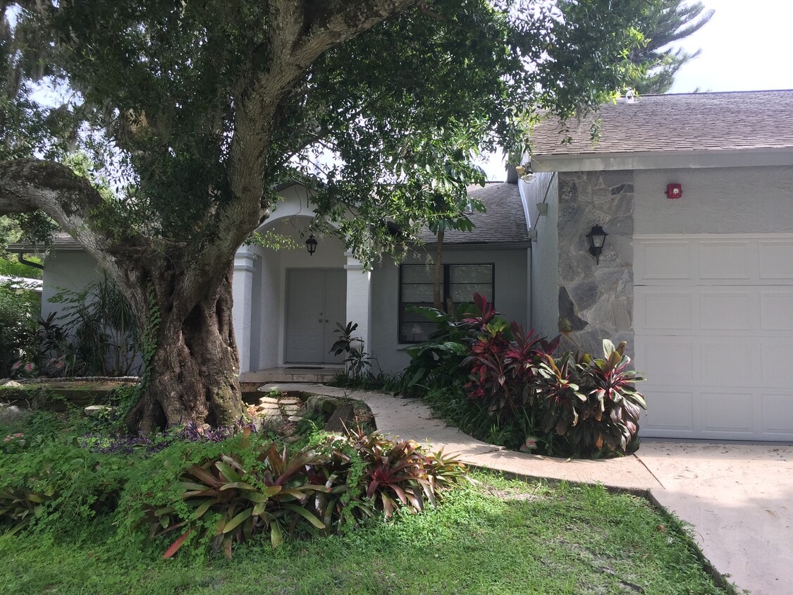 Front Exterior - 5462 Colonial Oaks Blvd