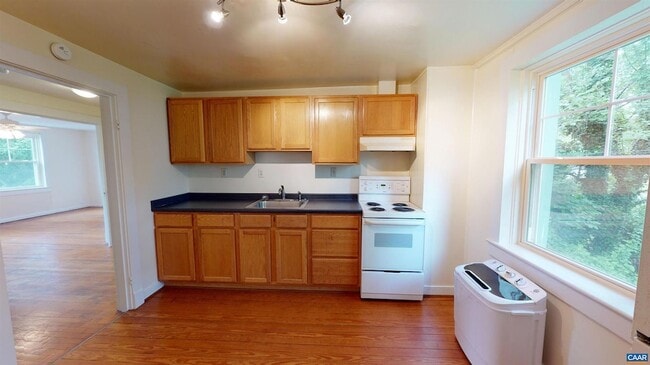 Building Photo - 1302 Crozet Ave