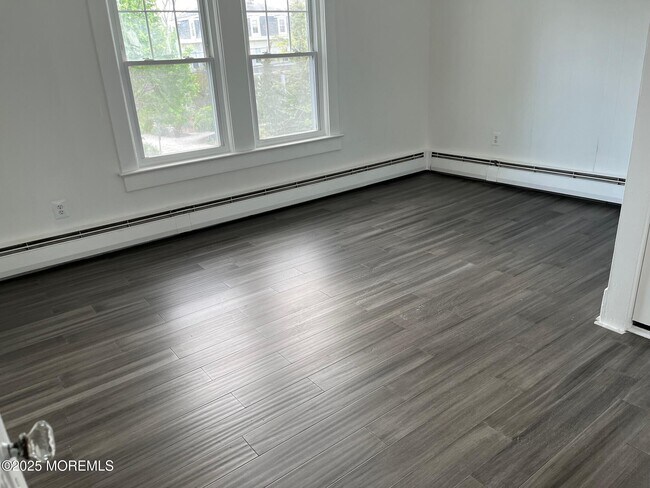 Foto del edificio - 724 W Bay Ave