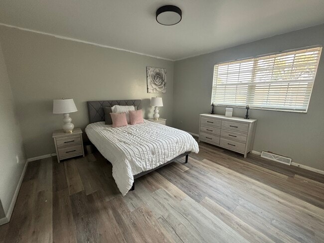 Foto del edificio - Colonial Park Townhomes