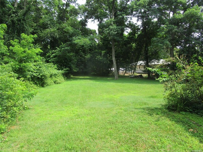 Building Photo - 427 N Country Rd