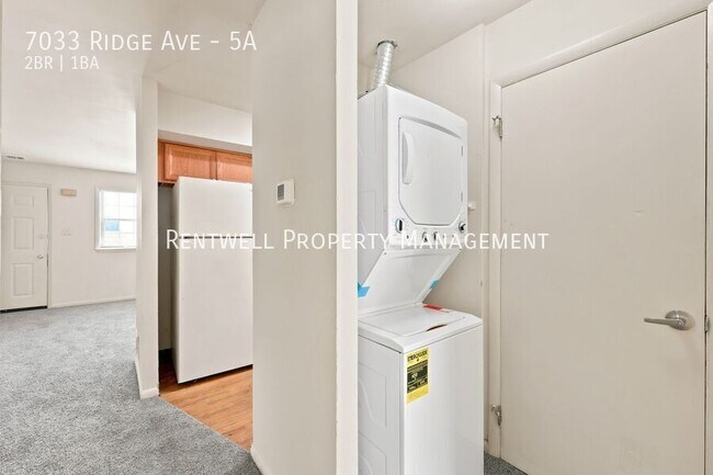 Foto del edificio - 7033 Ridge Ave