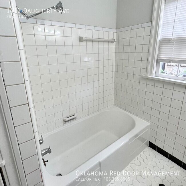 Building Photo - 1412 daugherty Ave