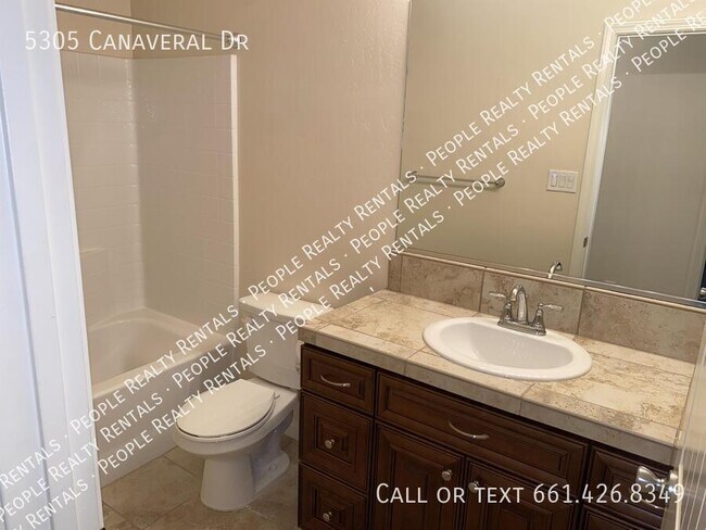 Foto del edificio - 5305 Canaveral Dr