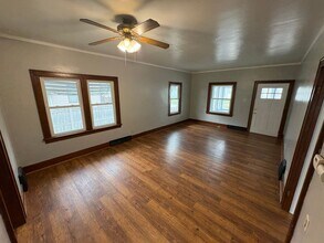 Building Photo - 717 Kern St