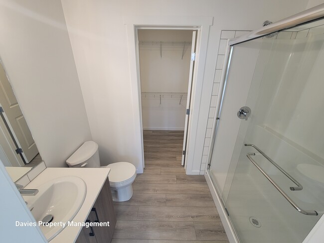 Building Photo - 9207-9228 228 St NW