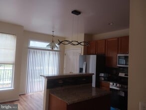 Building Photo - 205 Hillside Ct