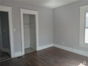 Building Photo - 132 Parkway Dr