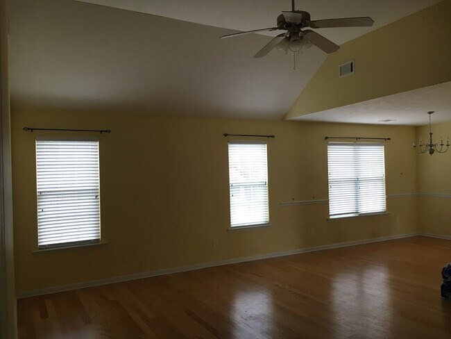 Foto del edificio - 109 Marigold Dr