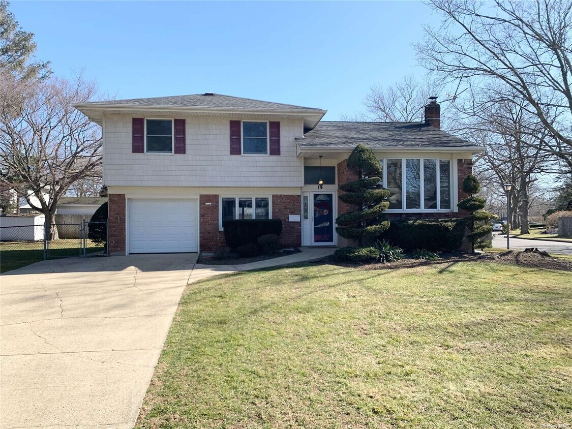 14 Glendale Dr, Melville, NY 11747 House Rental in Melville, NY