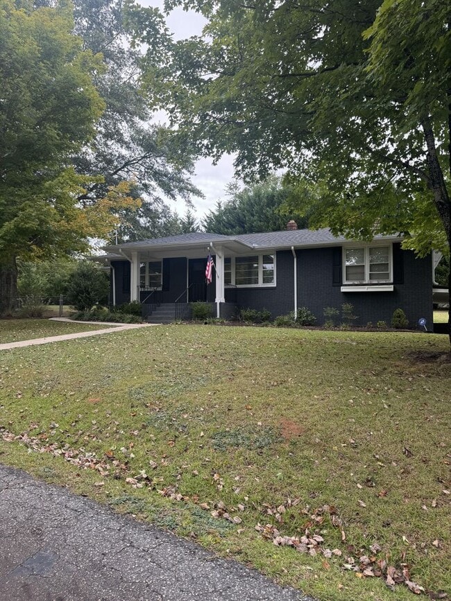 Building Photo - 735 Bridwell Rd