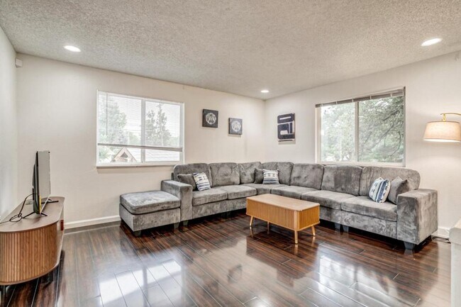 Foto del edificio - 1320 Youngfield St