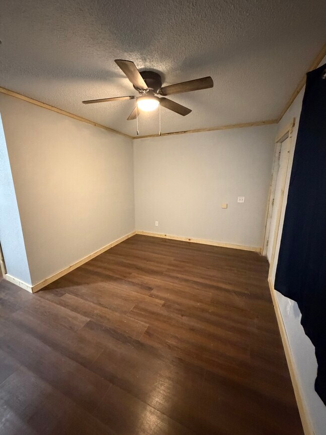 Building Photo - Laurie Townhomes