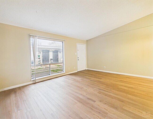 Foto del edificio - 616 W 51st St