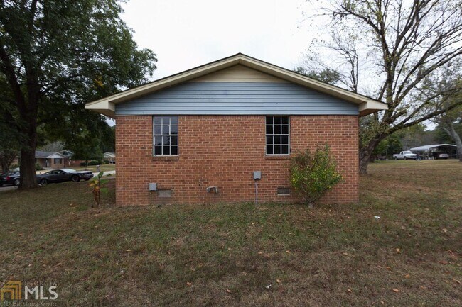Building Photo - 968 Green Meadow Dr