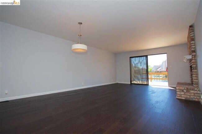 Foto del edificio - 2063 Sand Point Rd