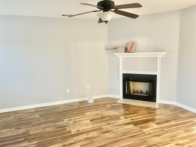 Foto del edificio - Charming 3BR Townhouse Near Shopping & Doctors Hospital