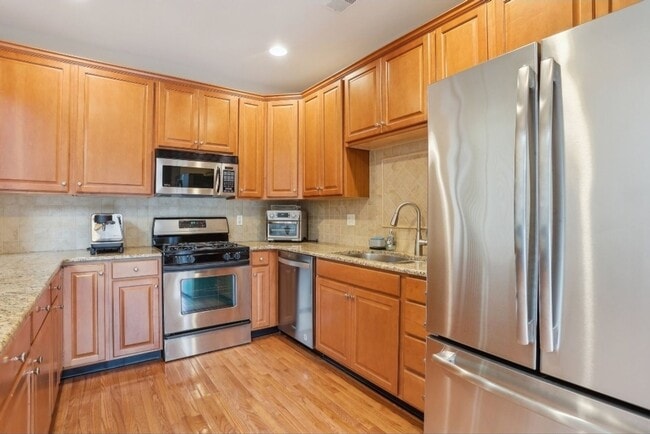 Building Photo - Spacious 3BR Townhome in Newtown Square