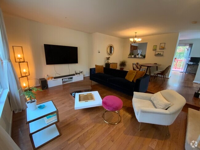 Building Photo - 13755 Lark Song Dr