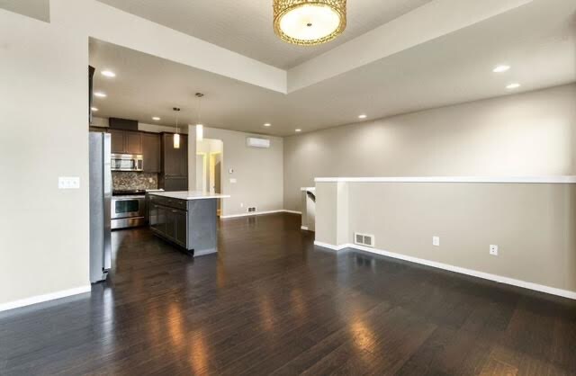Foto del edificio - 2121 W Bridge Ave